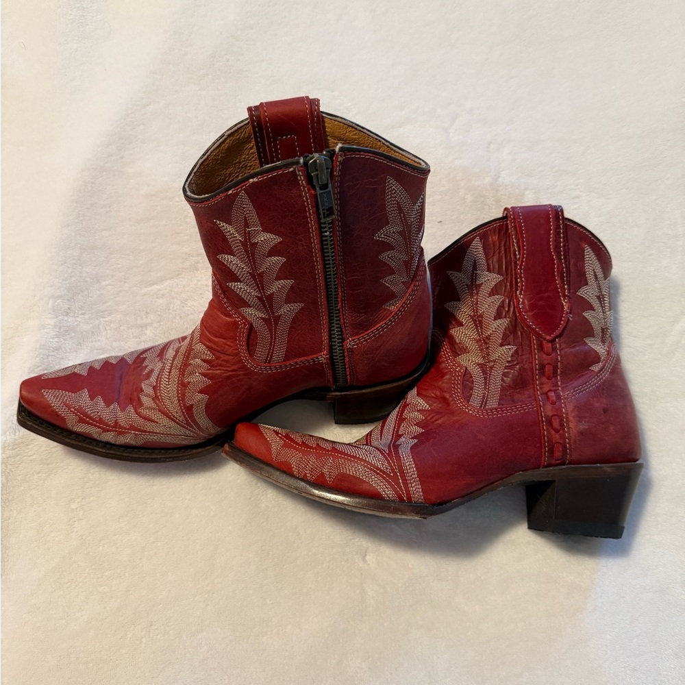 SOLD! Poshmark won’t let me delete listing